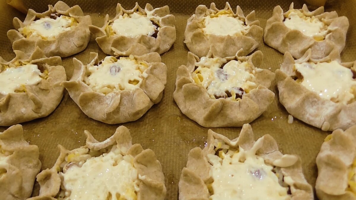 Карельские ржаные калитки с разными начинками. Это стоит попробовать!