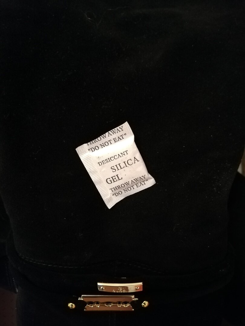 Зачем в обувь кладут шарики в бумажных пакетах? И как их можно ...