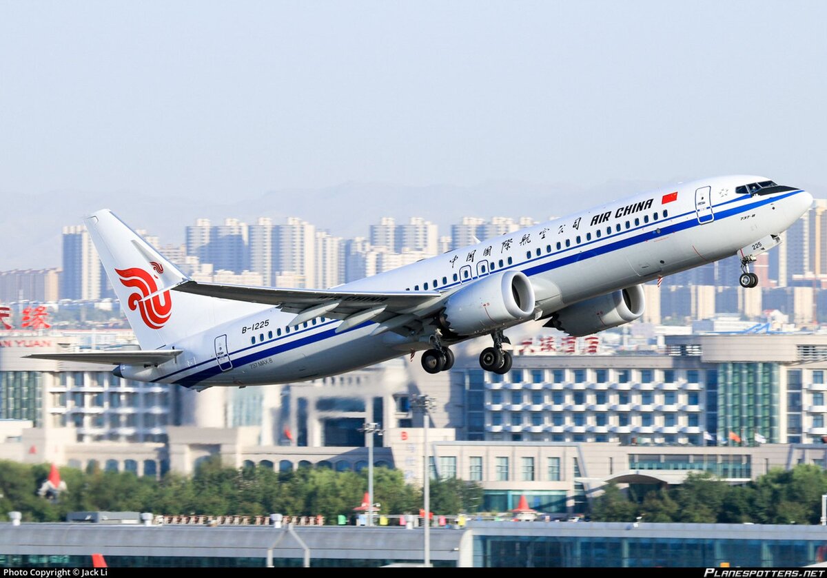 Air China заказала 45 самолётов Boeing 737 MAX 8, China Eastern Airlines - 52, China Southern Airlines - 80, что дало возможность китайцам требовать от Boeing переноса части производства на территорию страны. Американцы перенесли - покрасочный цех и центр доставки