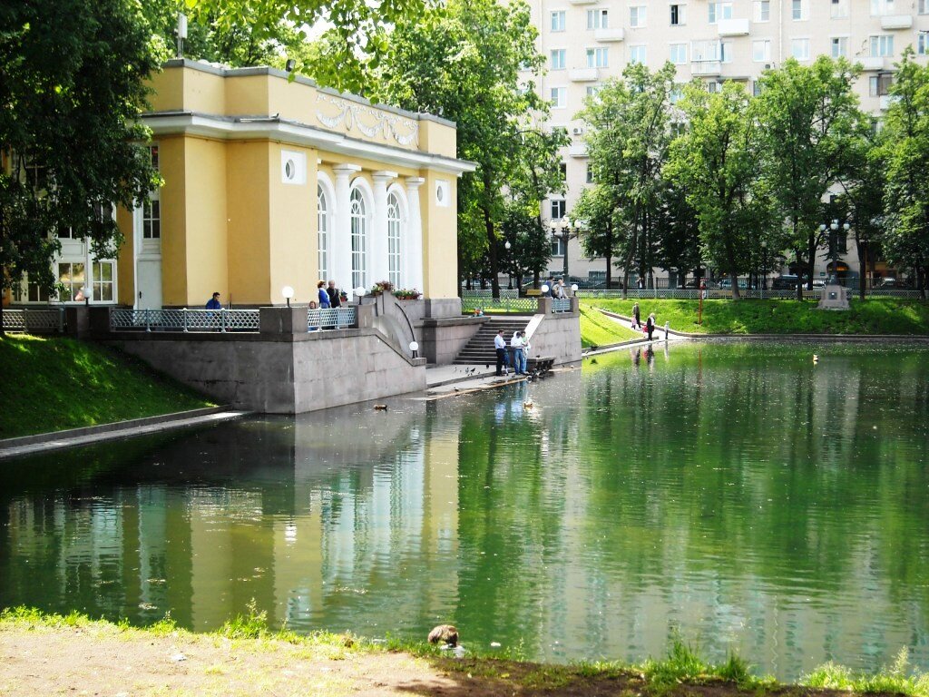 Прогулка вокруг Патриарших прудов в Москве | Пешие прогулки по городам  России | Дзен