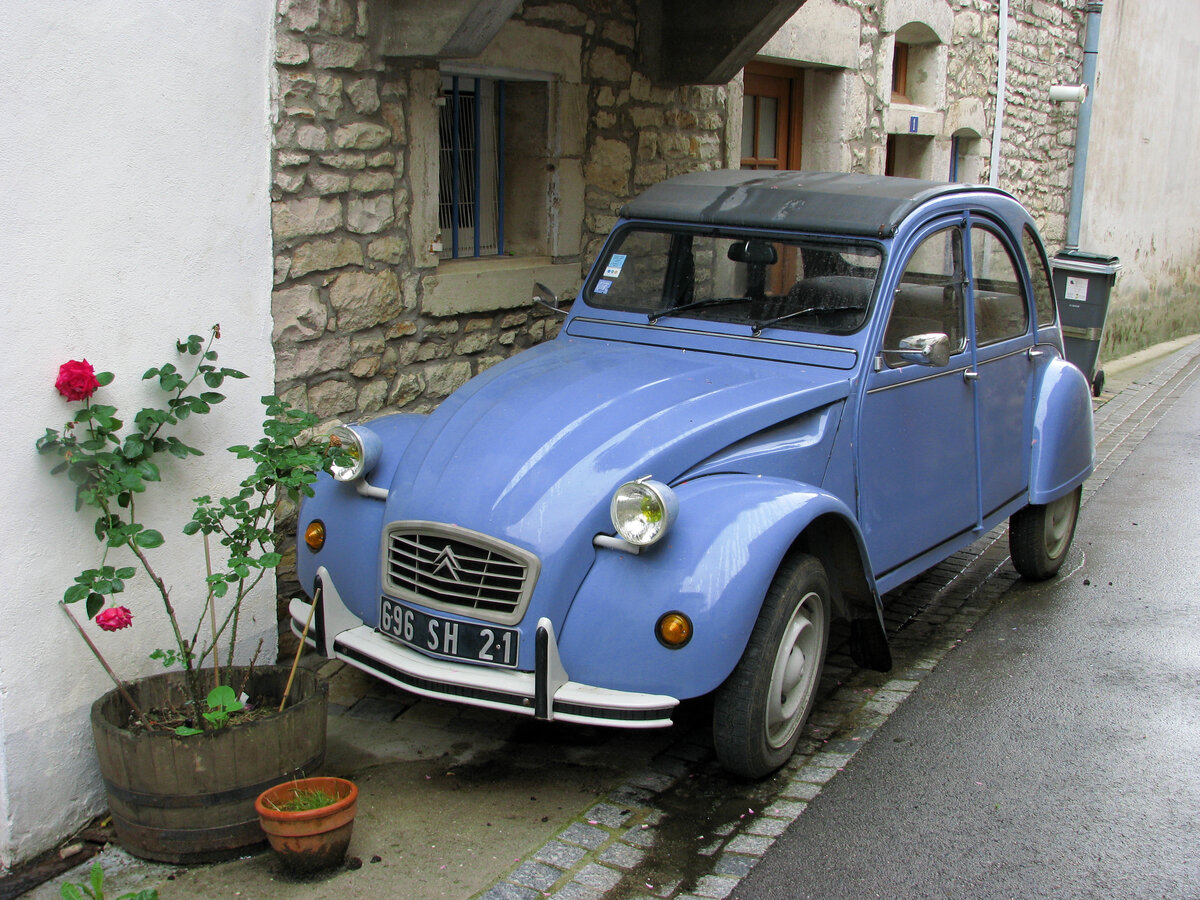 Французские машины. Citroen 2cv Ржавый. Старый Ситроен 3.0. 1310 Ситроен старый. Ситроен во Франции.