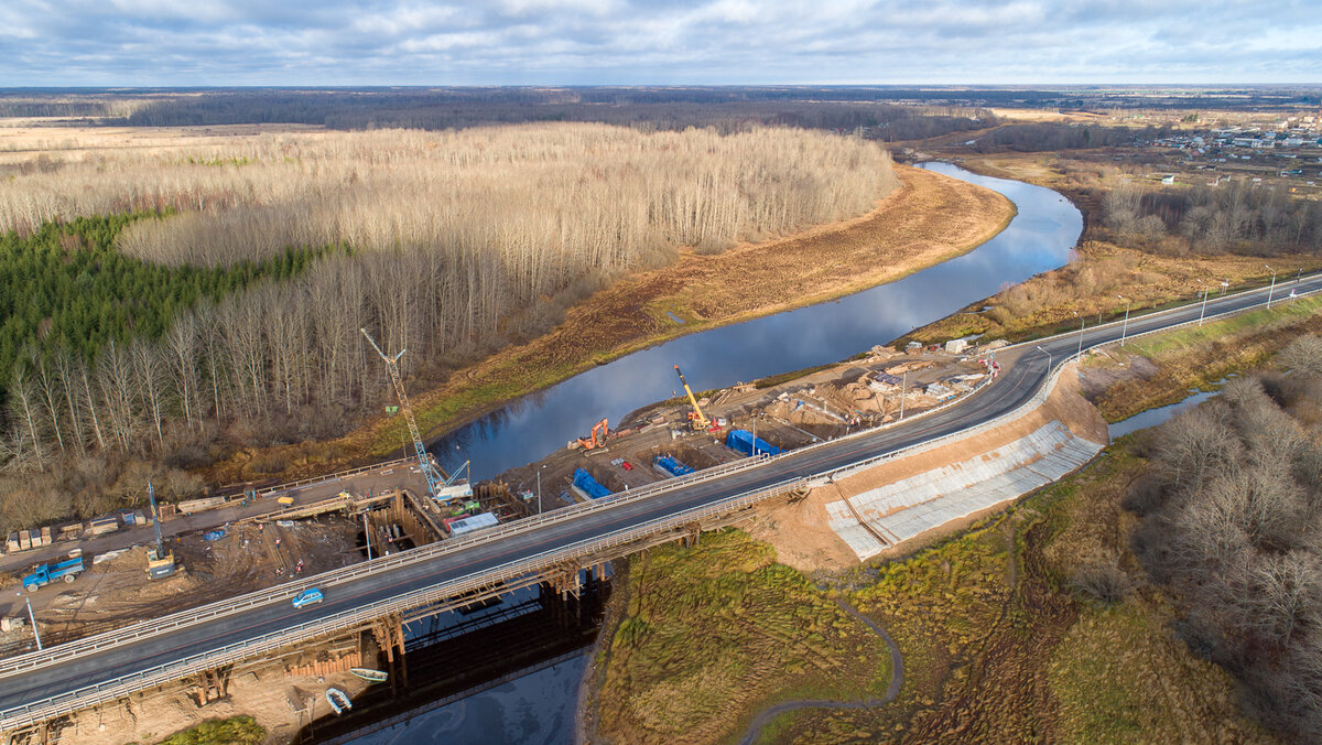 Река дорогой. Дорога через речку. Река Сосенка Новгородская область. Касли мост через. Сортымъеган мост через реку.