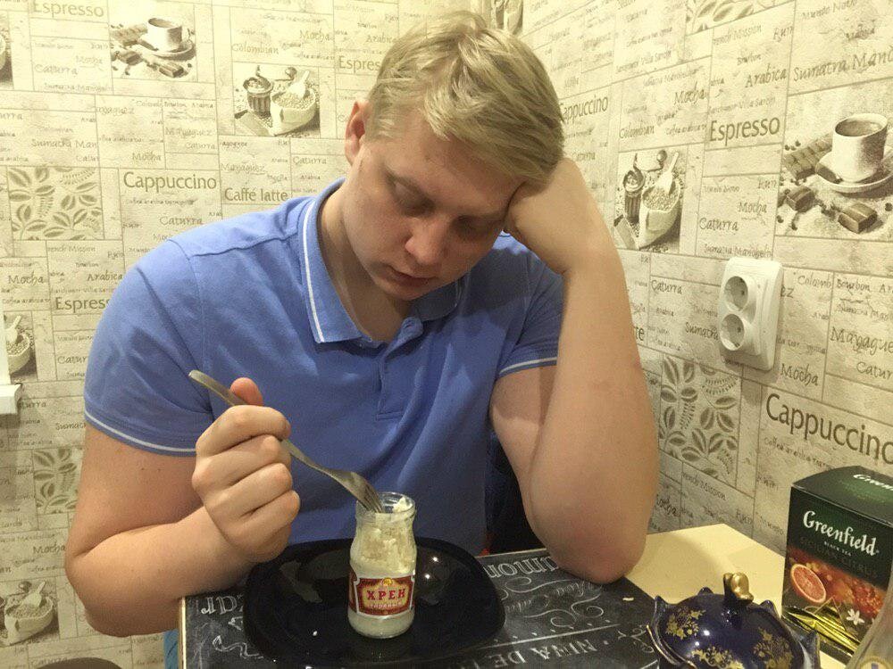 "Хрен без соли доедаю"