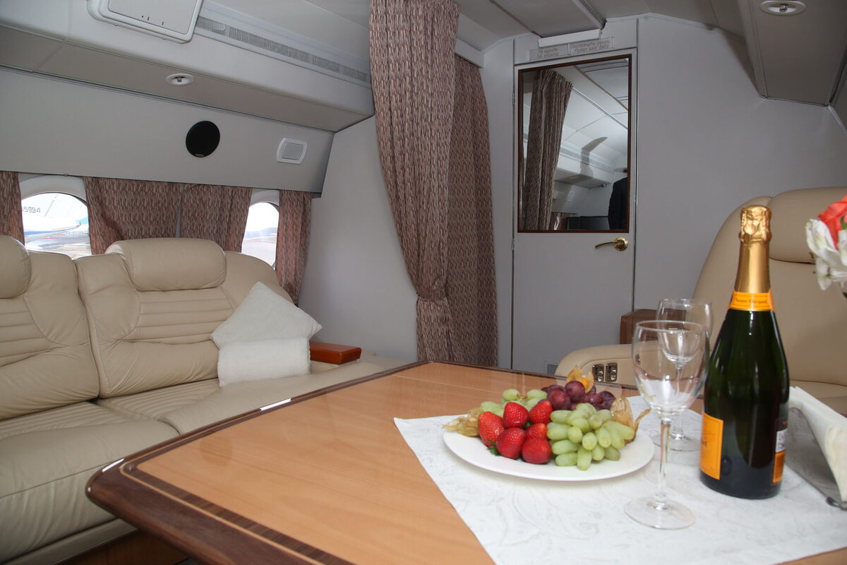 Салон самолета для ВИПов. Фото: kosmos-air.com