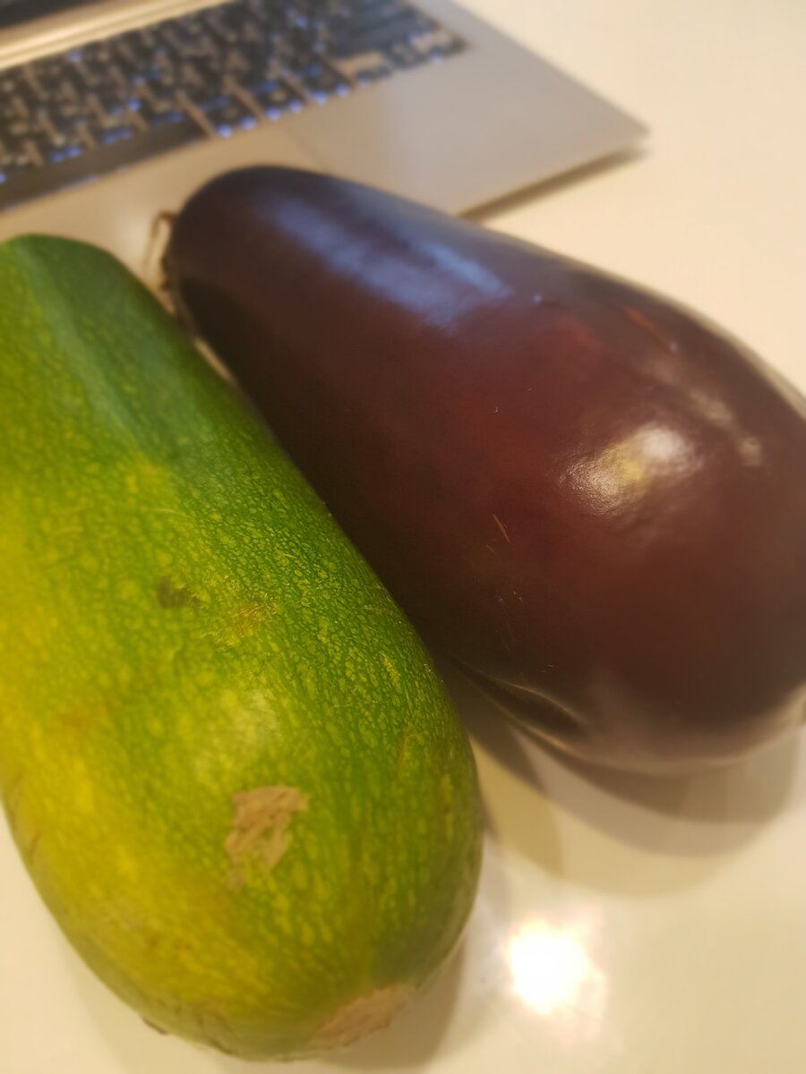 У меня это баклажан и цукини.