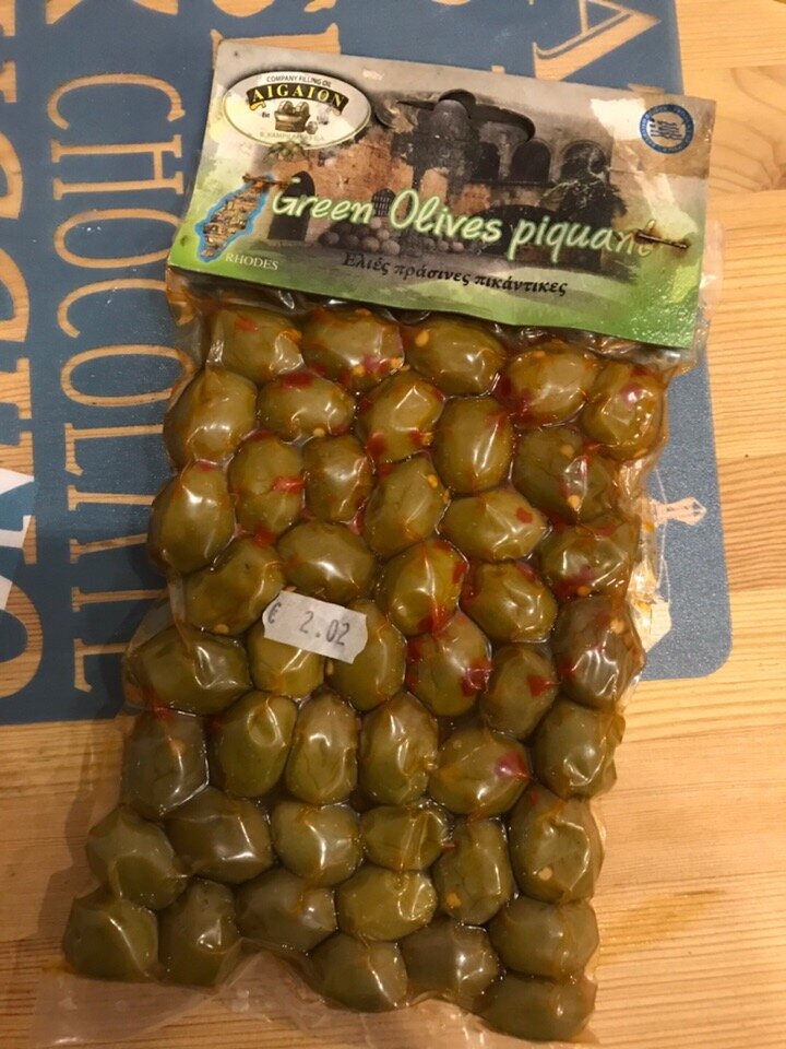 Вкусные греческие оливки.