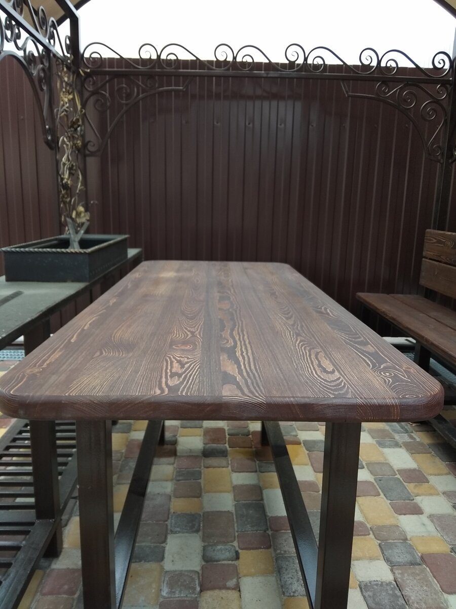 стол для дачи из профильной трубы и дерева