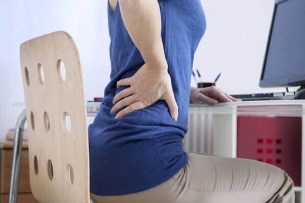Что могут означать боли в правой части спины
