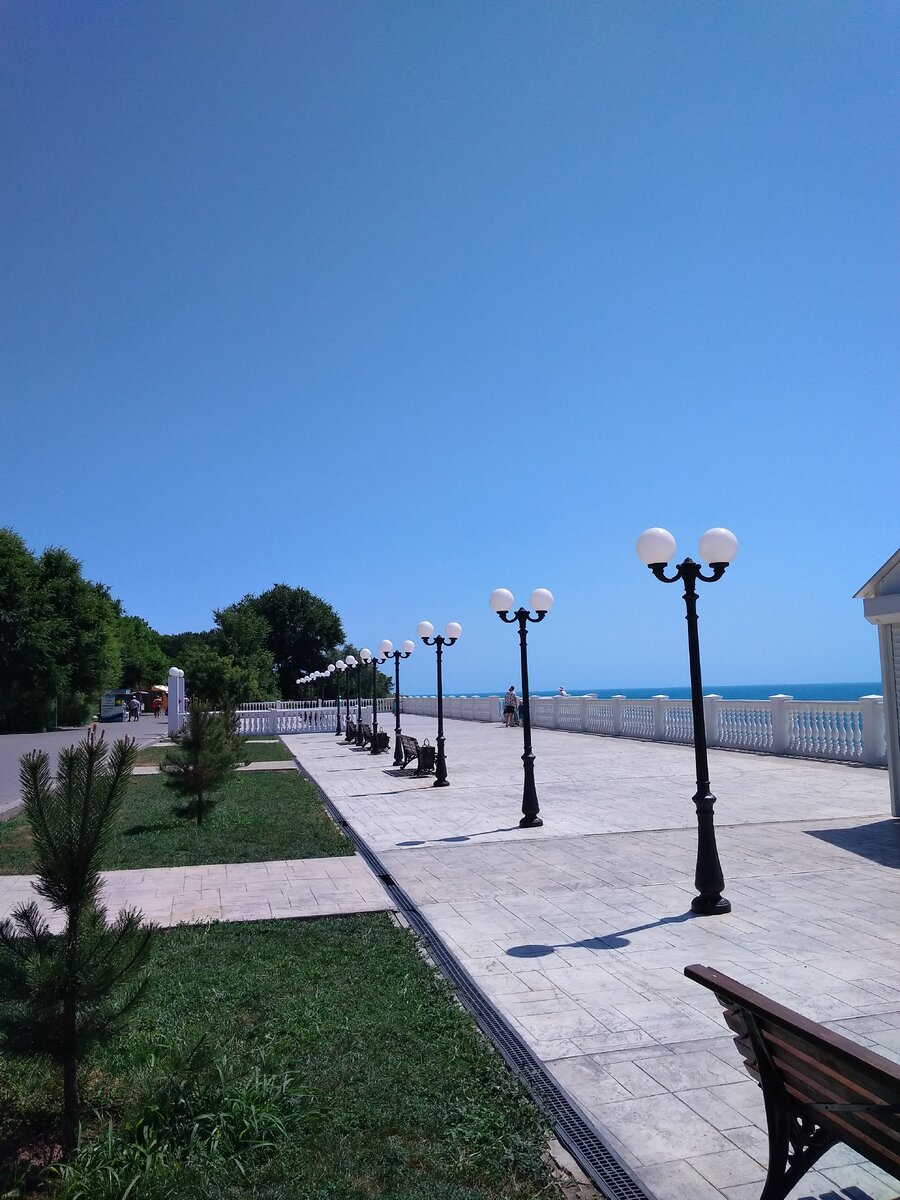 фото от 18 июня 2019 года Анапа. Набережная около пляжа "Малая бухта"