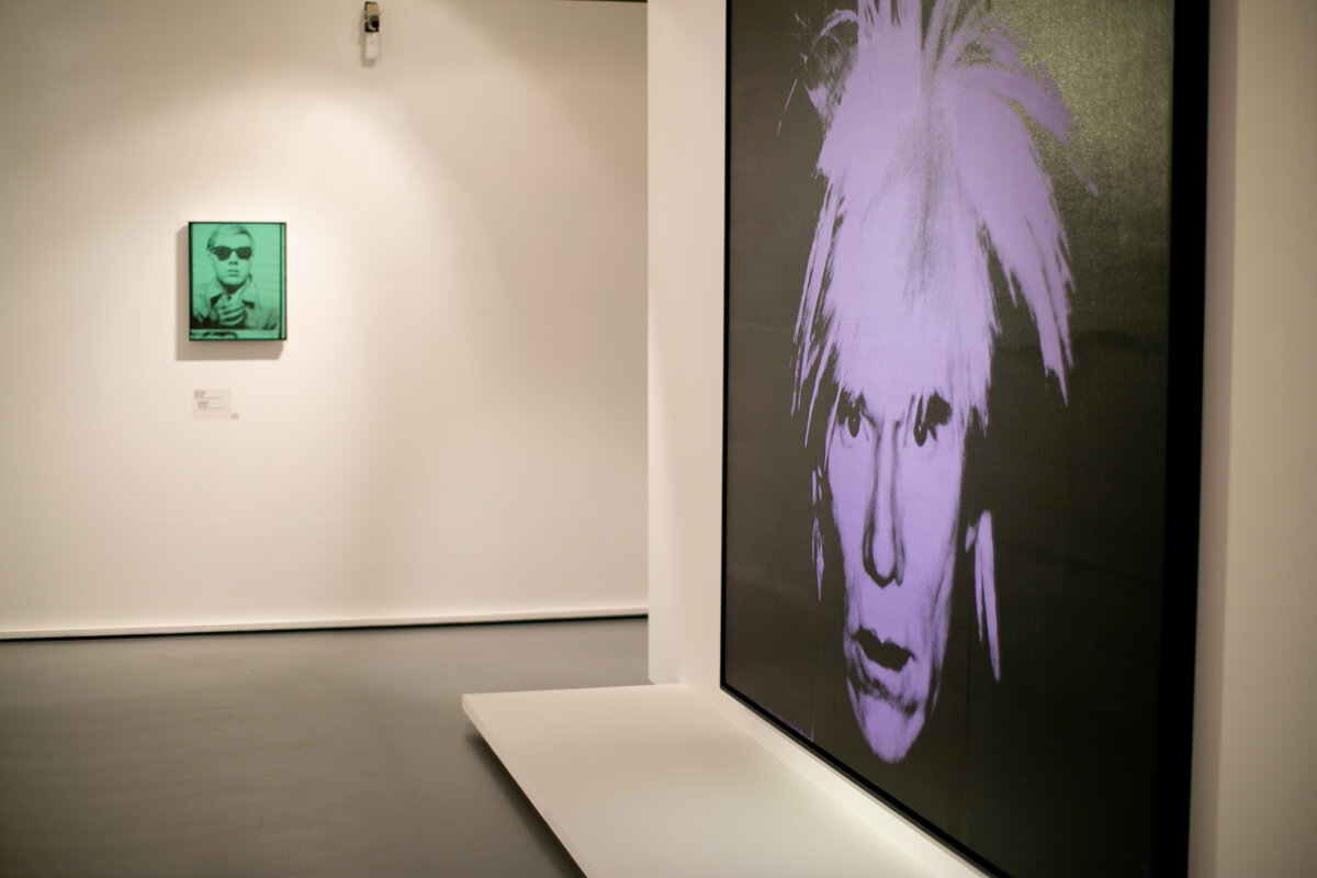 Энди Уорхол Автопортрет. 1963–1964 .©Fondation Louis Vuitton. Экспозиция выставки «Коллекция Fondation Louis Vuitton. Избранное». Энди Уорхол Автопортрет
1986 ©Fondation Louis Vuitton. Экспозиция выставки «Коллекция Fondation Louis Vuitton. Избранное».