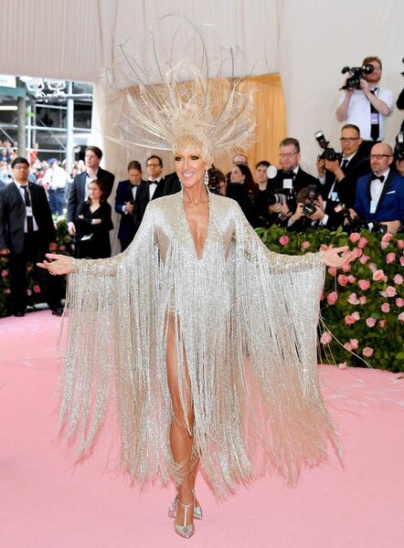 Селин Дион на Met Gala 2017 в платье Versace