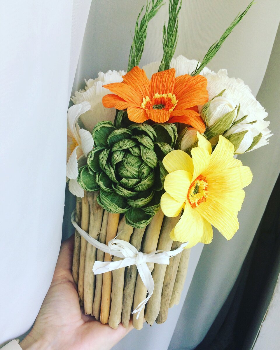 На фото готовая ваза из банки 