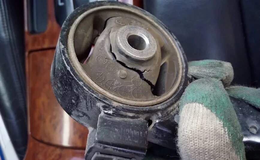 рваная подушка мотора