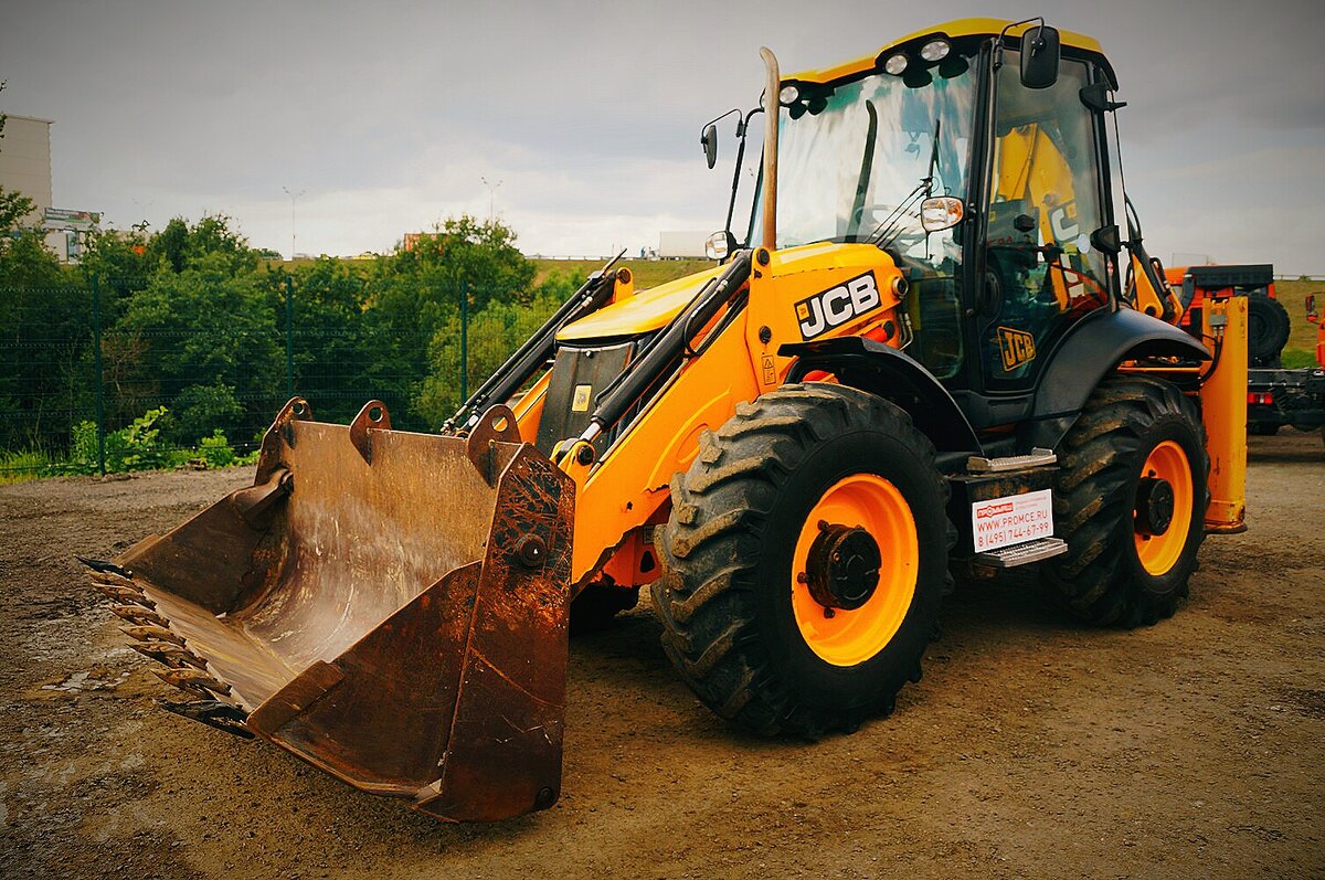 Сейчас же приобретение 6-летнего JCB 3CX обойдется вам в 3,600,000 рублей как минимум.