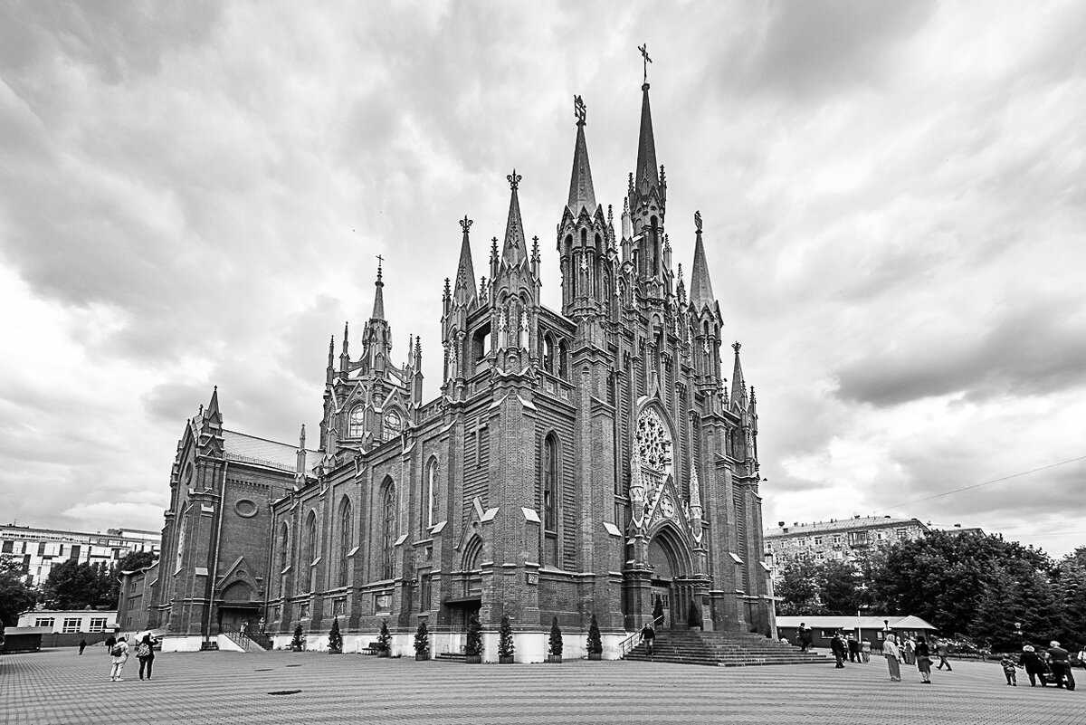 Первый католический храм в москве. Римско-католический кафедральный собор в Москве. Девы Марии собор Непорочного зачатия. Католический собор в Москве 1901 года.