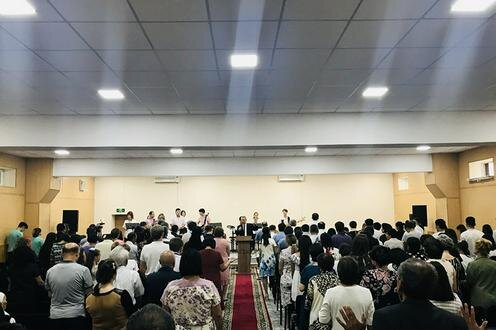  На открытии церкви "Логос". Фото с сайта Bibles.uz