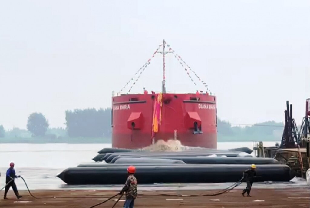 Спуск на воду судна Diana Maria / Фото: Астон