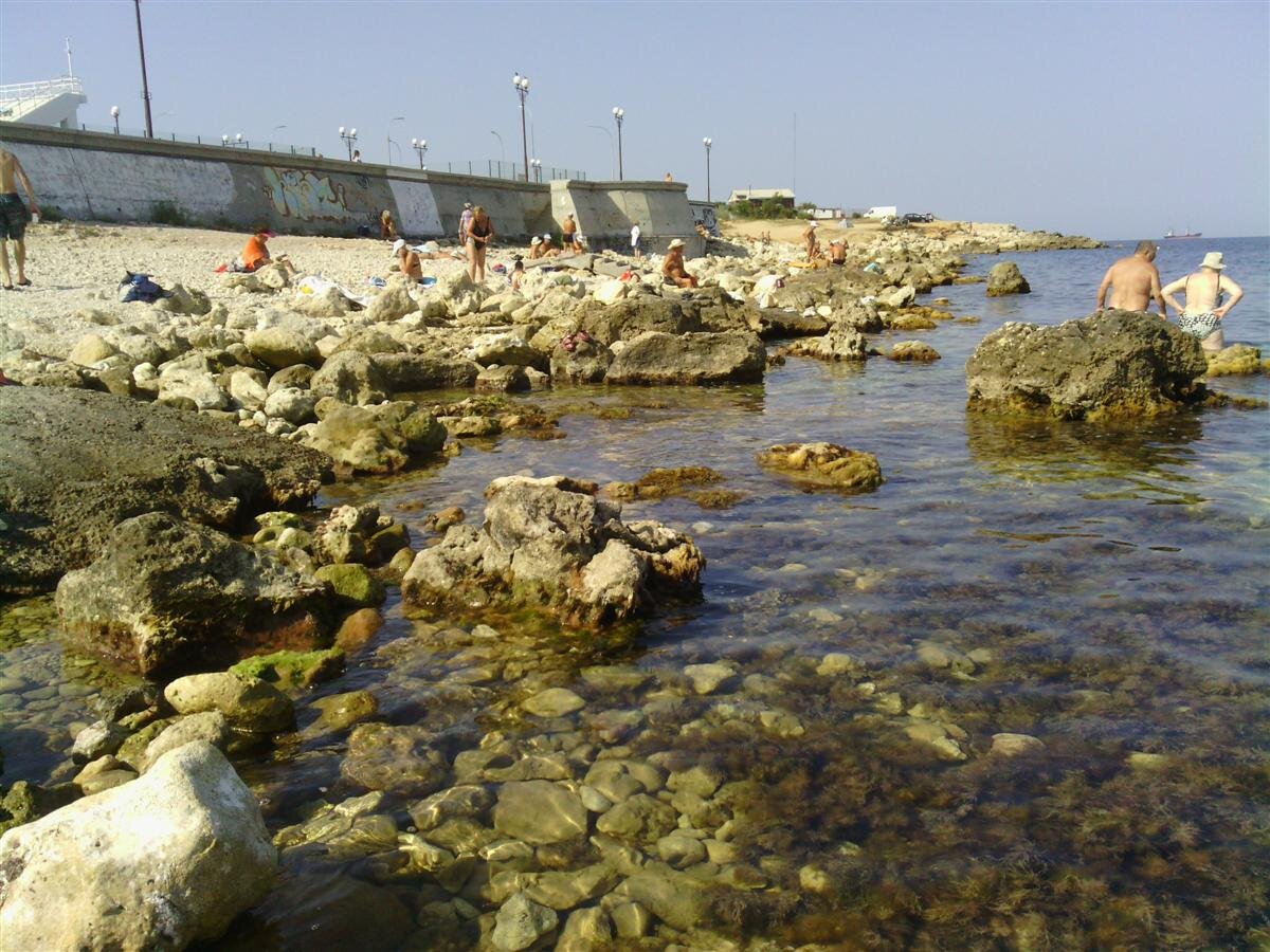 Дикая часть того же пляже - от культурной  отличается только надводной частью.