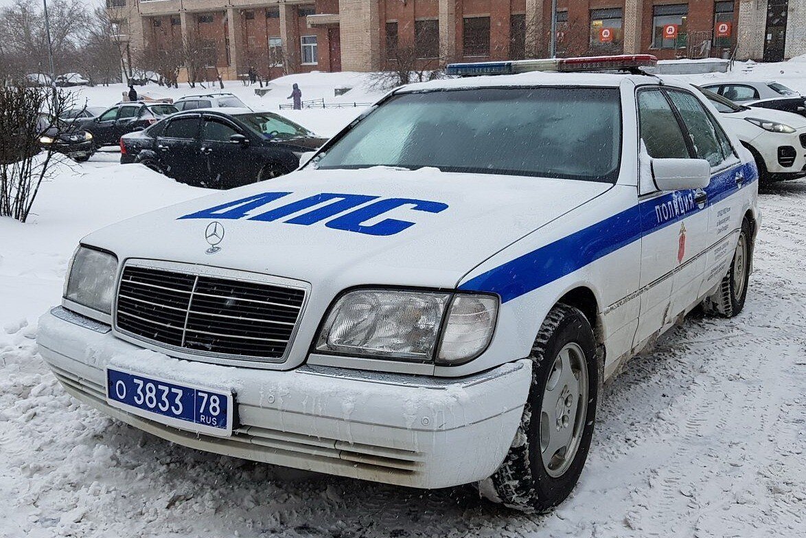 Рф авто в рб. Мерседес 124 полиция. 124 Мерседес полицейский. W124 Mercedes полиция. Старые полицейские машины России.