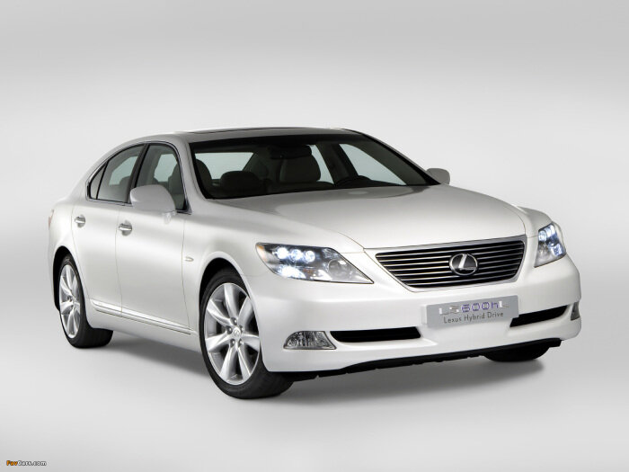 Светодиоды тут применили для ближнего света. | Фото:img.favcars.com