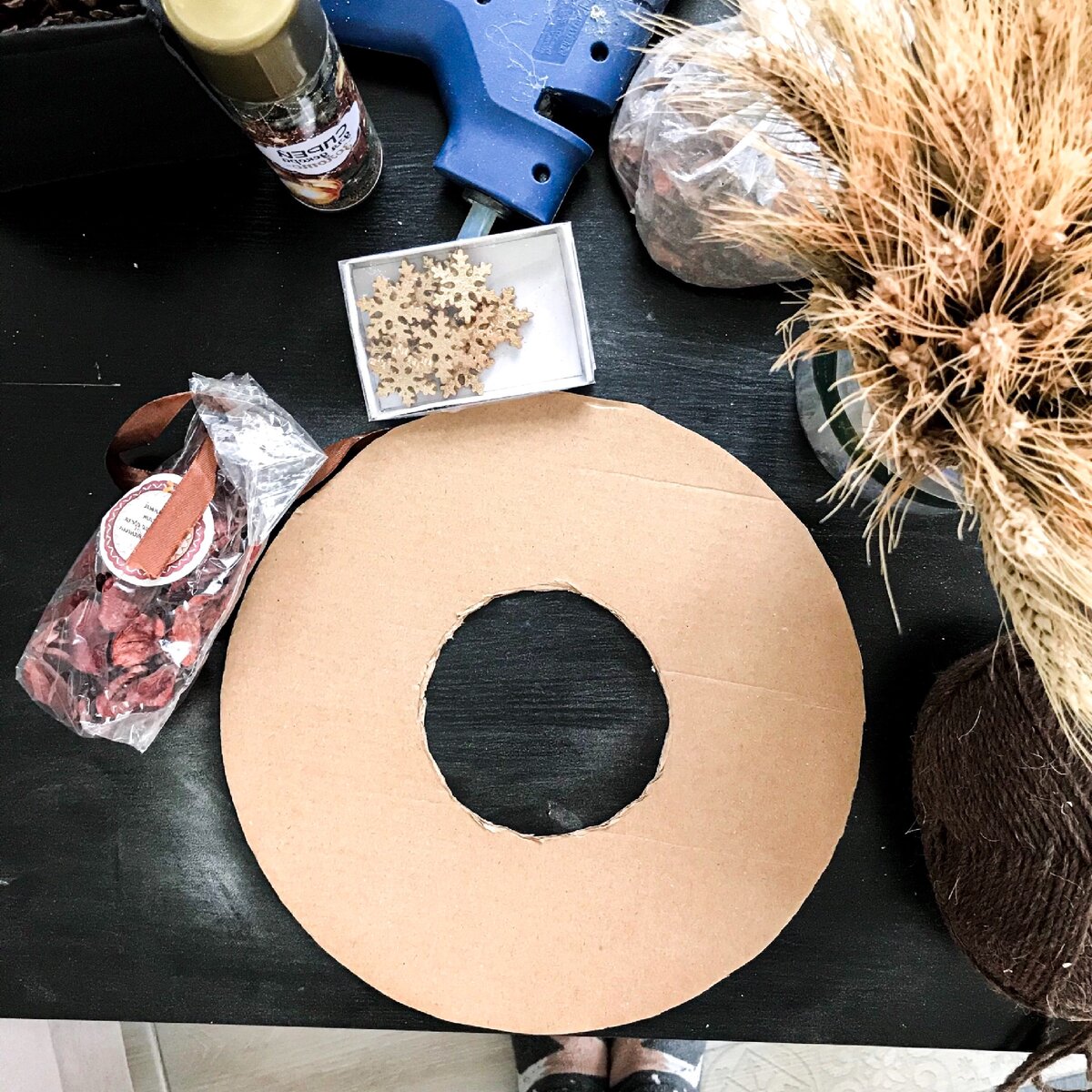 Основа для венка и марериалы.