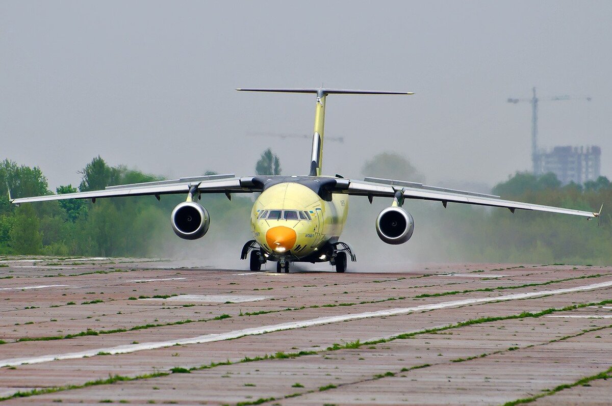 Ан 178. Грузовой АН 178. Самолет АН 178. АН 178 шасси. АН-178 транспортный самолёт.