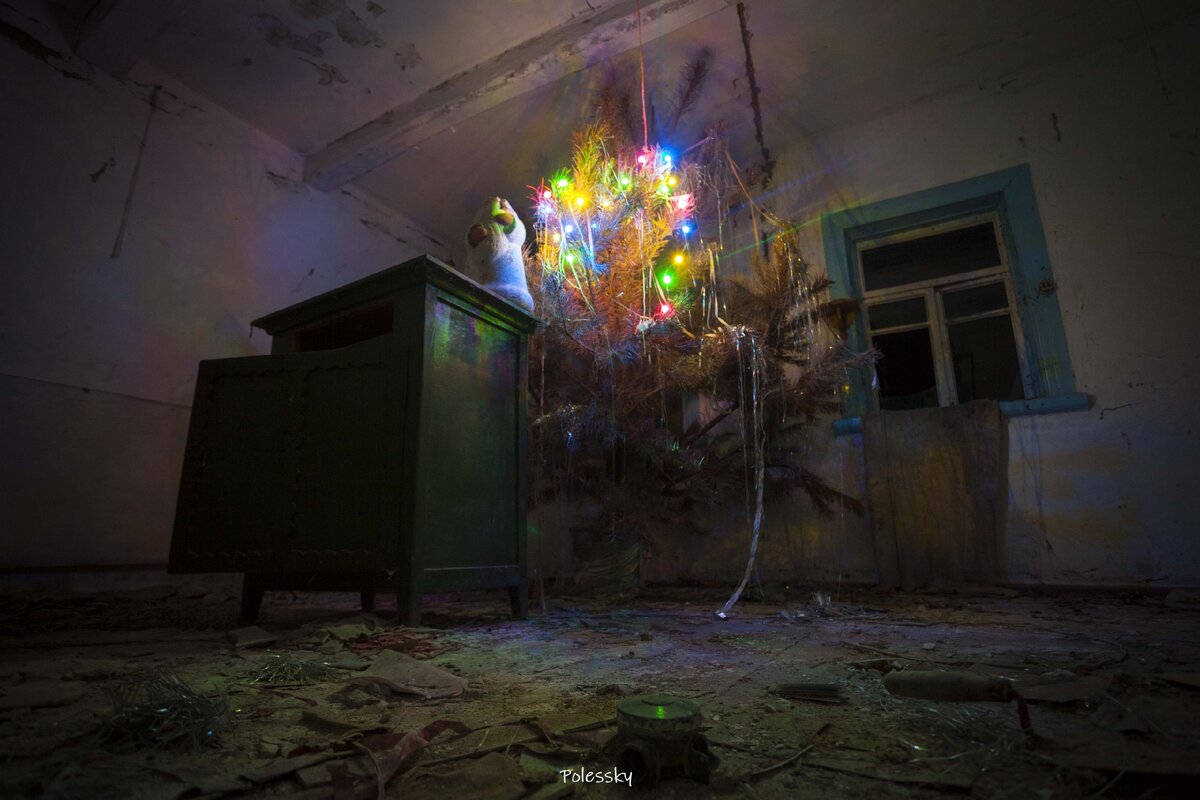 Таинственная ночь в Чернобыле на Новый год. Заброшенный дом. Фото