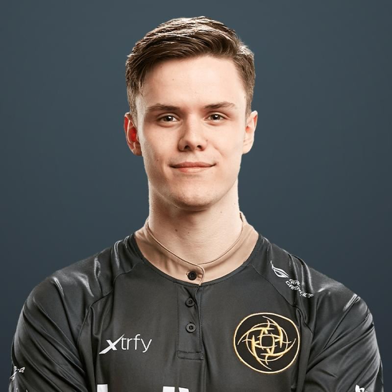 Top 1 cs2 player