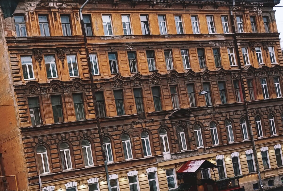 В центре Петербурга немного отдельных квартир, но много комнат. Интерес к ним значительно возрос. Фото автора