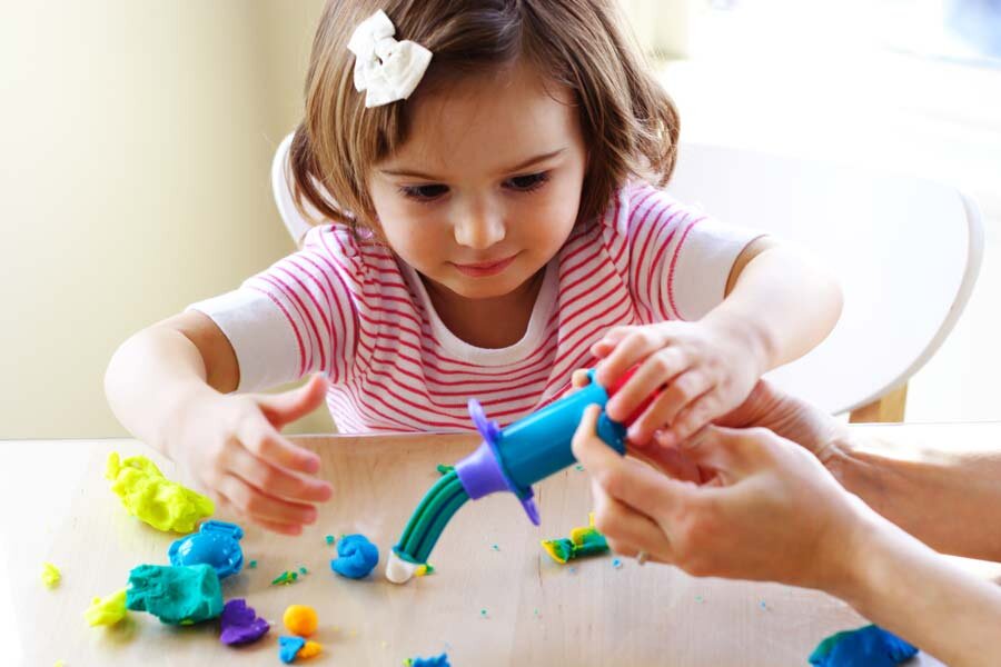 Пластилин для детей. Лепим с детьми. Логопед и ребенок. Мелкую моторику и воображение ребенка. Пластилин в руках.