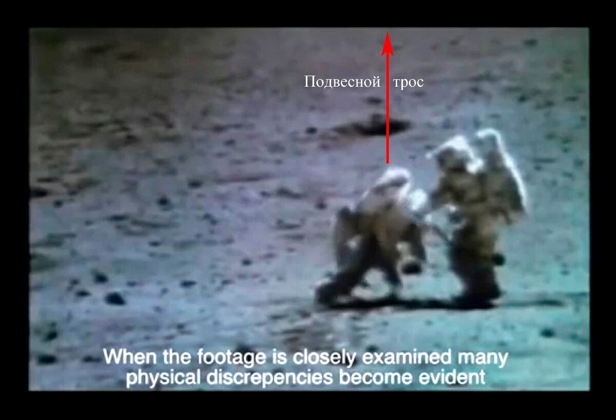 Подъем астронавта с земли на тросе, прикрепленном к стреле крана (2)