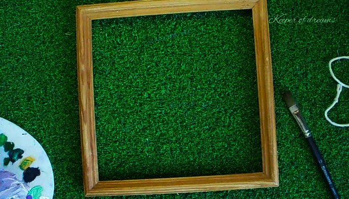 Кстати, стекло из таких рамочек можно использовать в качестве палитры, предварительно обклеив изолентой