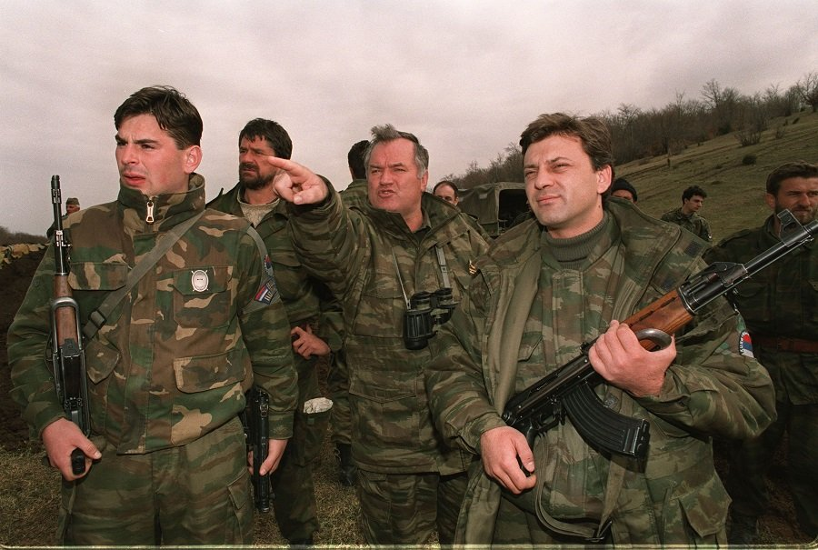 Босния и Герцеговина - Бывший командующий сербской армией Ратко Младич недалеко от города Горажде во время Боснийской войны - Фото: ZUMA\TASS