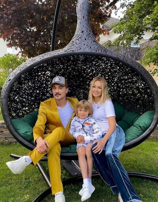 Яна с сыном и Димой Биланом