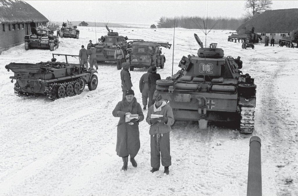 Моторизованная дивизия вермахта. Немецкие танки Харьков 1943. Танкисты дивизии Великая Германия. Танк тигр дивизии Великая Германия. Танк тигр дивизии СС под Харьковом.