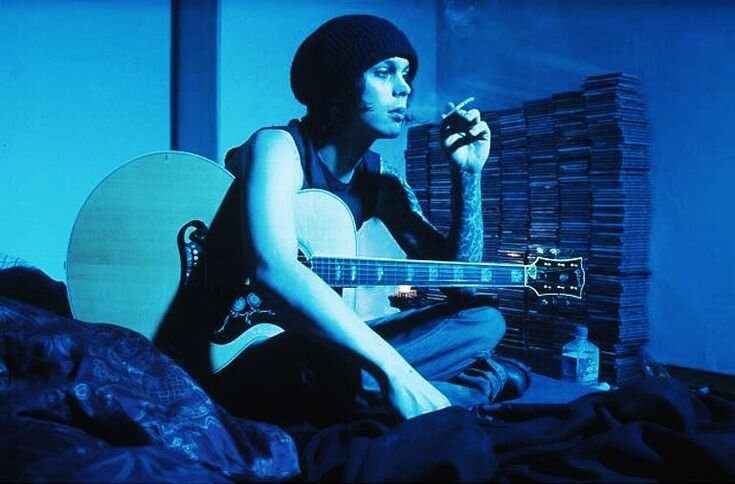 Вилле Вало с гитарой. Источник - Яндекс картинки.