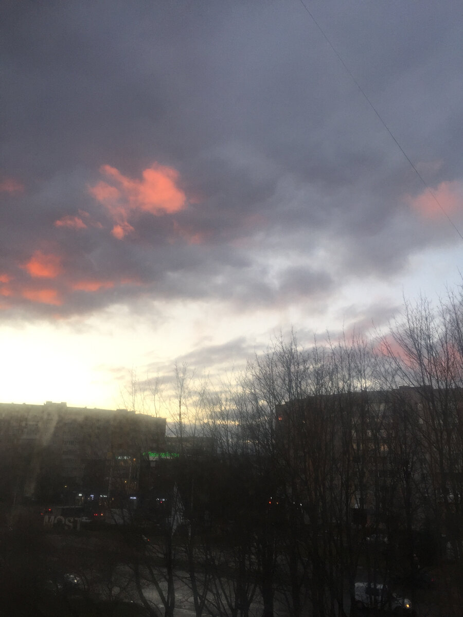 Такое красивое небо было вчера. Фото автора.
