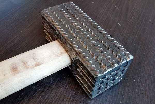 Кувалда из арматуры (источник фото https://clck.ru/Z4LGj) 