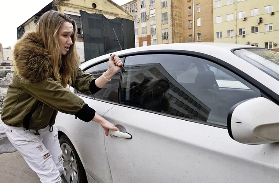 Опять не могу открыть дверь автомобиля - примерзла. Рассказываю, как  избавиться от проблемы и никогда о ней не вспоминать | Lada Granta | Дзен