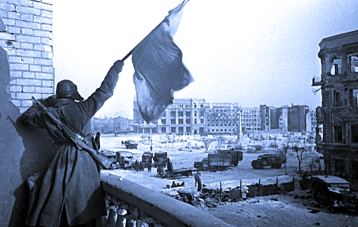 В Сталинграде поднят Красный стяг, фото 1943 года.