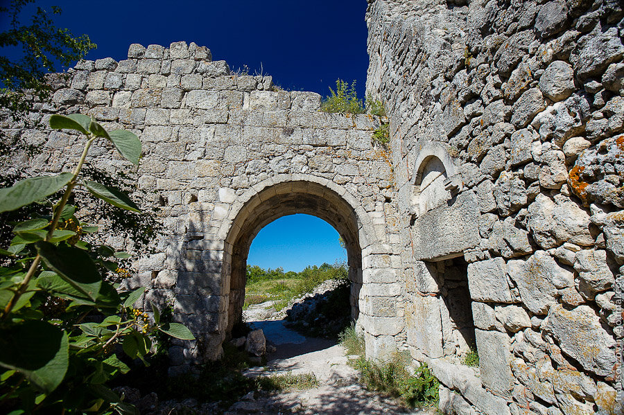 столица феодоро средневекового. феодоро крым мангуп. плато мангуп. мангуп кале городище. мангуп княжество феодоро.