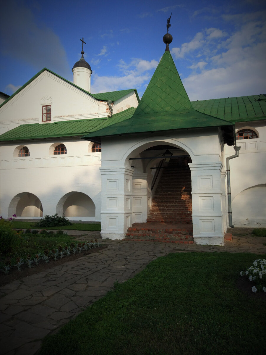 Комплекс архиерейских палат в Суздали. Фото 2018 года автором.