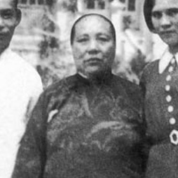Ма́о Фумэ́й (9 ноября 1882 — 12 декабря 1939) — первая жена крупнейшего китайского и затем тайваньского революционного лидера, военачальника, руководителя государства Чан Кайши. Мать его первого (и единственного официально признанного) сына — Цзян Цзинго, президента Тайваня и политического деятеля, которого она родила 18 марта 1910 года

