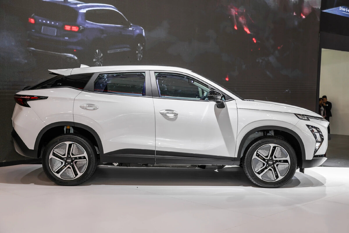На фото: Электрический кроссовер Chery Omoda 5 EV на автосалоне GIIAS 2023
