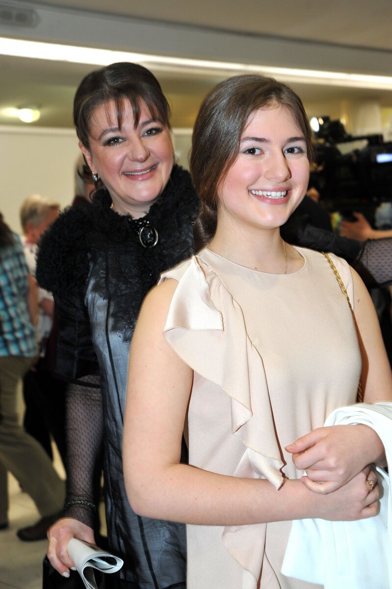    Анастасия Мельникова поддерживает дочь МариюPersonaStars