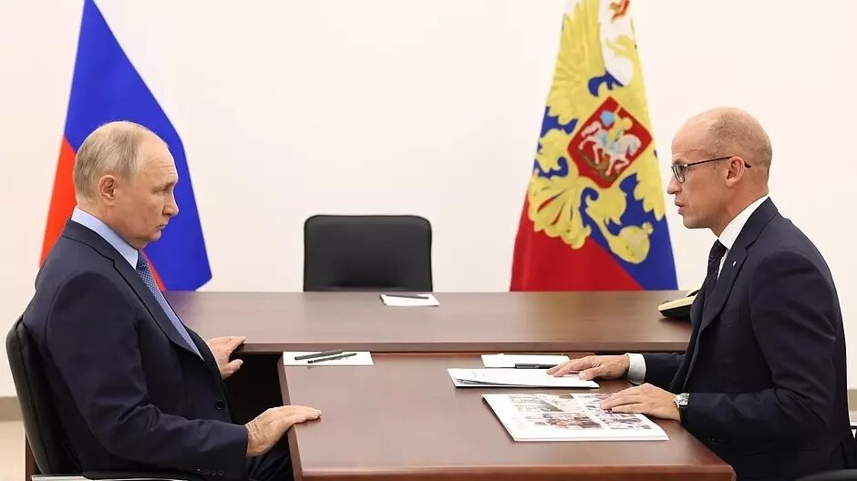    19 сентября во время своего визита в Ижевск Президент России Владимир Путин встретился с главой Удмуртии Александром Бречаловым. В числе проблем, которые требуют особого внимания, глава региона назвал госдолг.