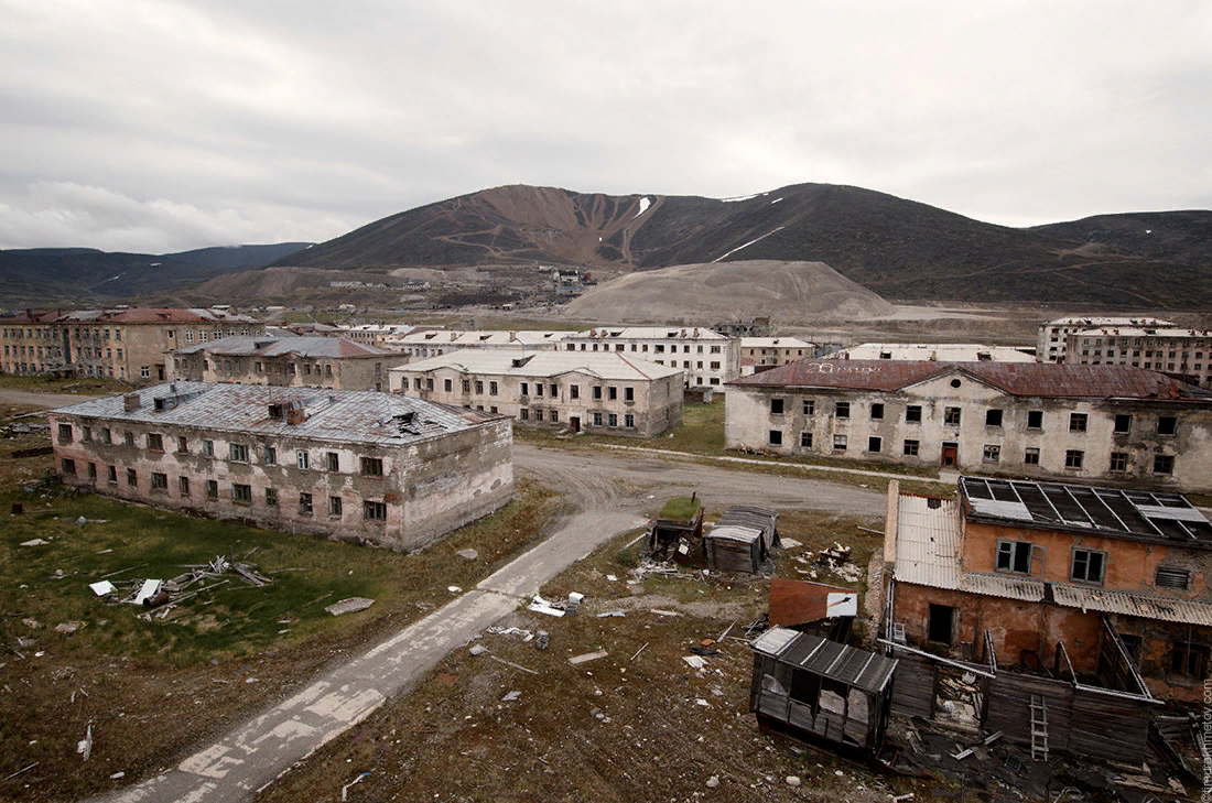 Покажи заброшенные города. Поселок Иультин Чукотка. Иультин город призрак. Иультин Чукотка заброшенный город. Город Иультин Чукотский автономный округ.