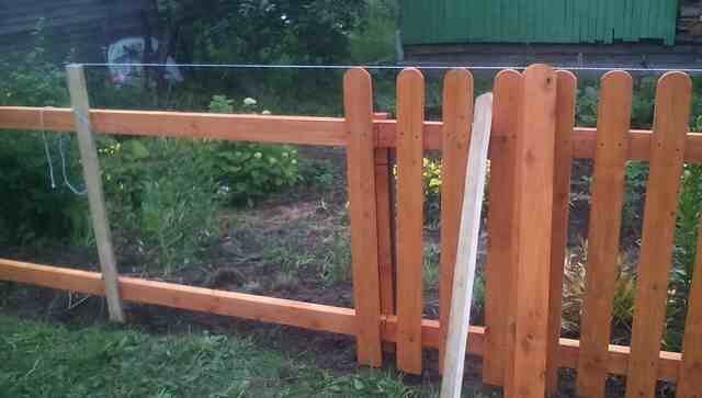 Фото крепления горизонтальных лаг для забора и штакетника.