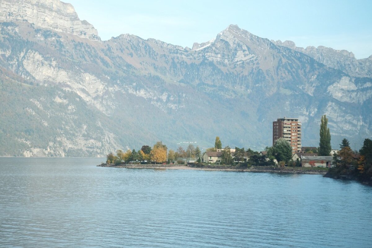  Озеро и горы. Ставьте метку: Walensee. Любой населённый пункт вдоль озера Murg/Mols. 