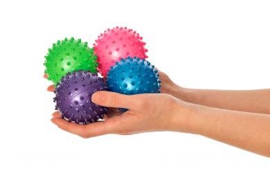 Приведённые упражнения направлены на восстановление мелкой моторики рук.  Восстановление подвижности руки – один из самых сложных этапов реабилитации, поэтому важно проявить настойчивость и пробовать все упражнения подряд до тех пор, пока вы не найдете то, что подходит именно для вас.